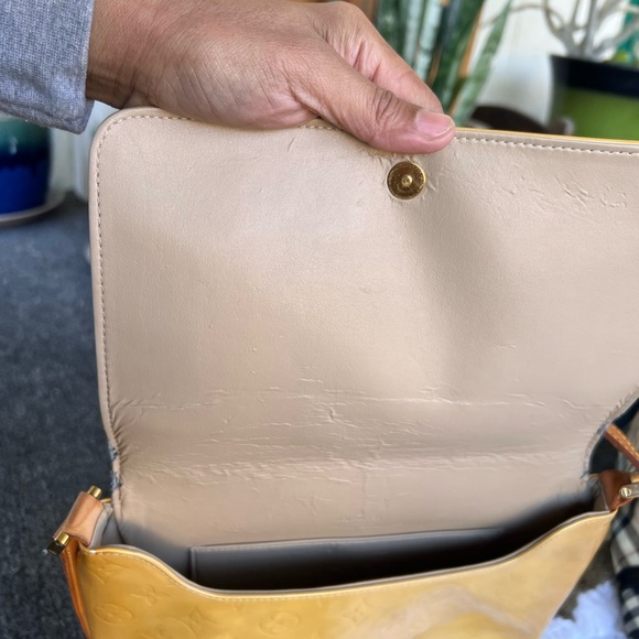 Louis Vuitton Vernis Thompson Shoulder Bag - Picture 8 of 8